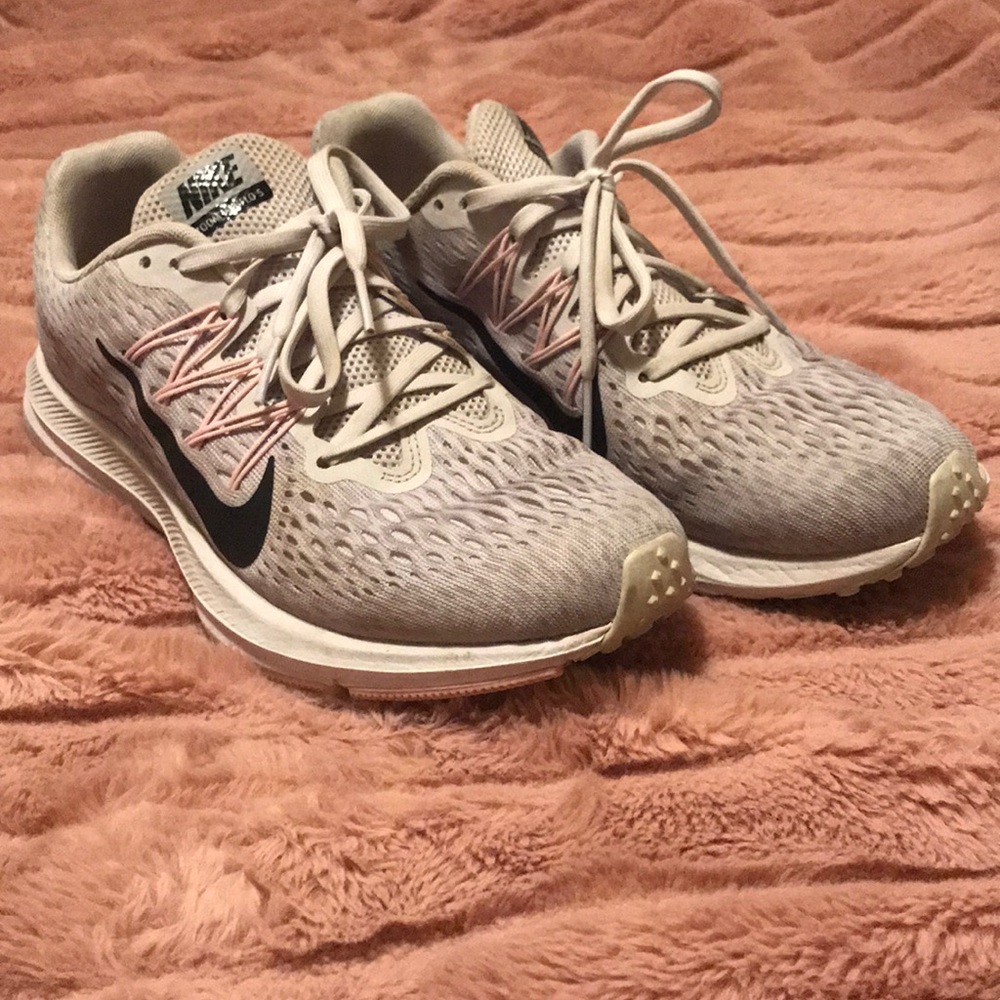 Nike sneakers 👟